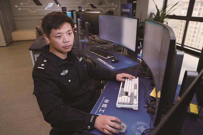 钟辉用技术服务实战的科技尖兵